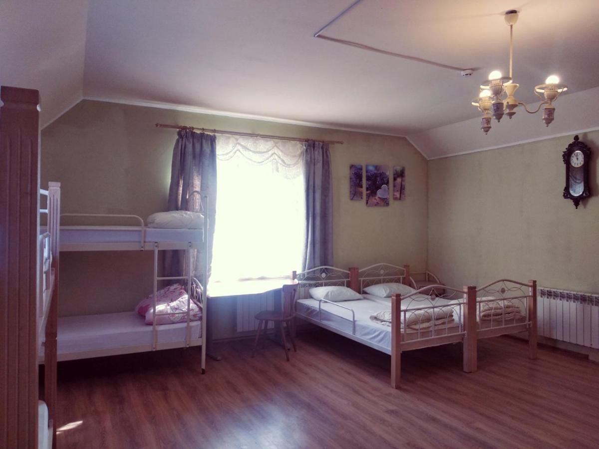 Freedom Hostel Oezjhorod Buitenkant foto