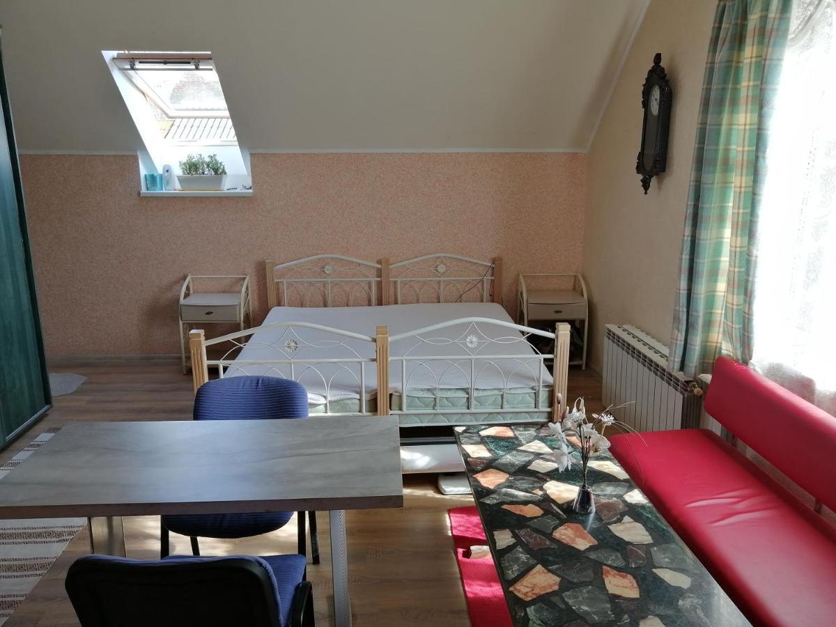 Freedom Hostel Oezjhorod Buitenkant foto